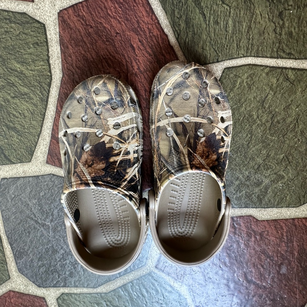 Crocs, camouflage design